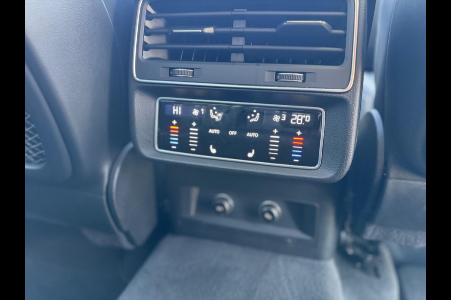 Audi Q8 55 TFSI quattro S Line 340 PK Pano Leder Camera Trekhaak