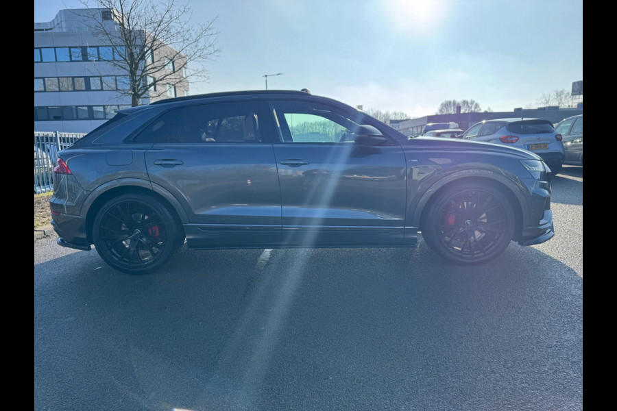 Audi Q8 55 TFSI quattro S Line 340 PK Pano Leder Camera Trekhaak