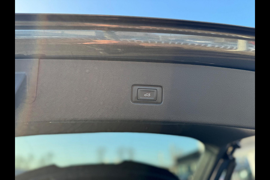 Audi Q8 55 TFSI quattro S Line 340 PK Pano Leder Camera Trekhaak