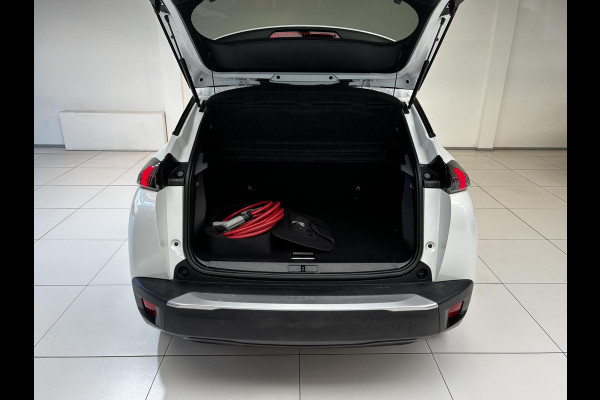 Peugeot e-2008 EV Allure Pack 50 kWh Allseason | Navigatie | Achteruitrijcamera |