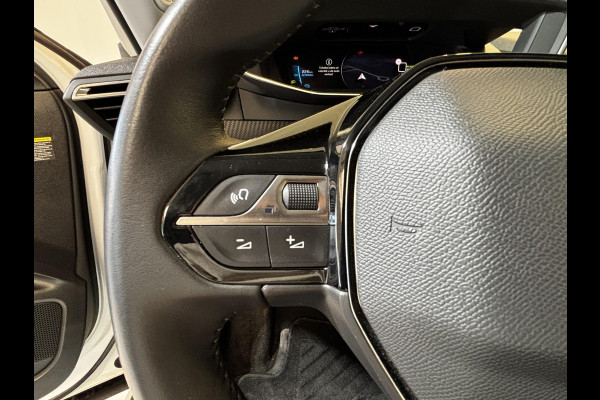 Peugeot e-2008 EV Allure Pack 50 kWh Allseason | Navigatie | Achteruitrijcamera |