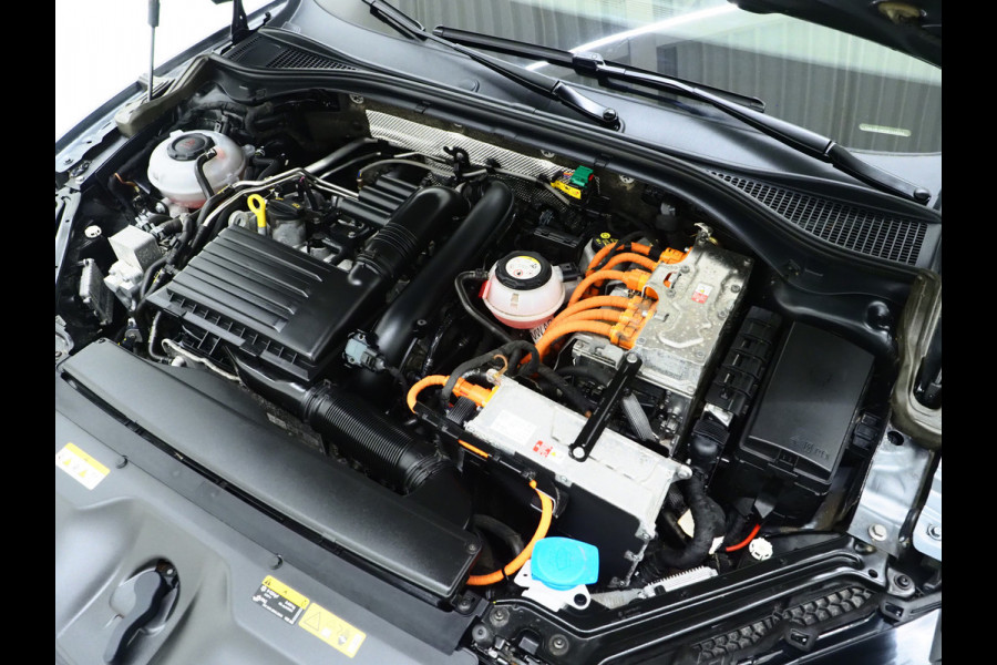 Škoda Superb Combi 1.4 TSI iV Sportline | Panoramadak | Trekhaak | Sportstoelen | Canton | Keyless | Adaptive Cruise | Carplay