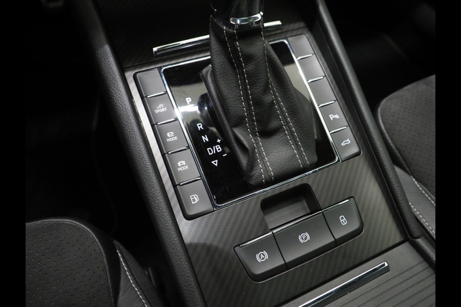 Škoda Superb Combi 1.4 TSI iV Sportline | Panoramadak | Trekhaak | Sportstoelen | Canton | Keyless | Adaptive Cruise | Carplay