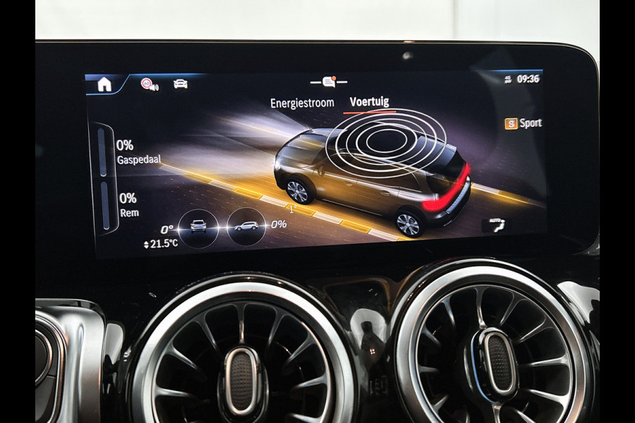 Mercedes-Benz EQB 250+ Business Solution Luxury 71 kWh | Panoramaschuifdak | Smartphone integratie | Extra USB-poorten | Stoelverwarming | Sfeerverlichting | Easypack achterklep | Dodehoekassistent |