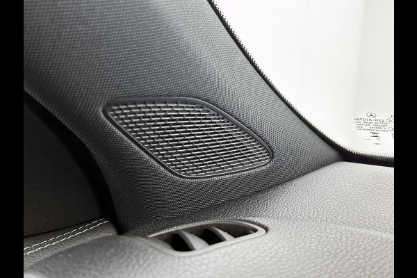 Mercedes-Benz EQB 250+ Business Solution Luxury 71 kWh | Panoramaschuifdak | Smartphone integratie | Extra USB-poorten | Stoelverwarming | Sfeerverlichting | Easypack achterklep | Dodehoekassistent |