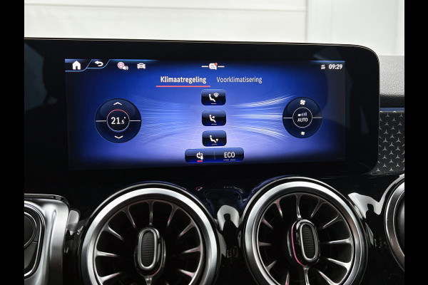 Mercedes-Benz EQB 250+ Business Solution Luxury 71 kWh | Panoramaschuifdak | Smartphone integratie | Extra USB-poorten | Stoelverwarming | Sfeerverlichting | Easypack achterklep | Dodehoekassistent |