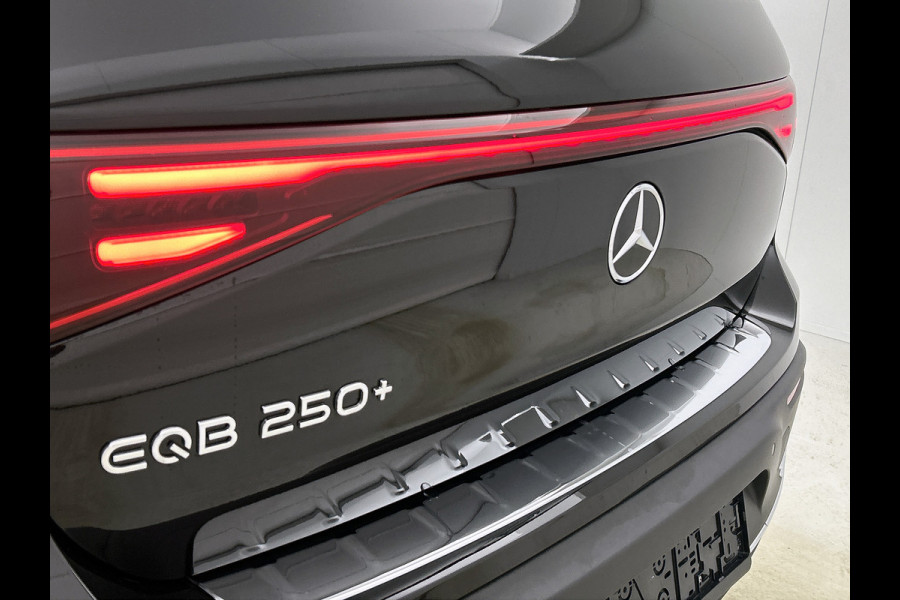 Mercedes-Benz EQB 250+ Business Solution Luxury 71 kWh | Panoramaschuifdak | Smartphone integratie | Extra USB-poorten | Stoelverwarming | Sfeerverlichting | Easypack achterklep | Dodehoekassistent |