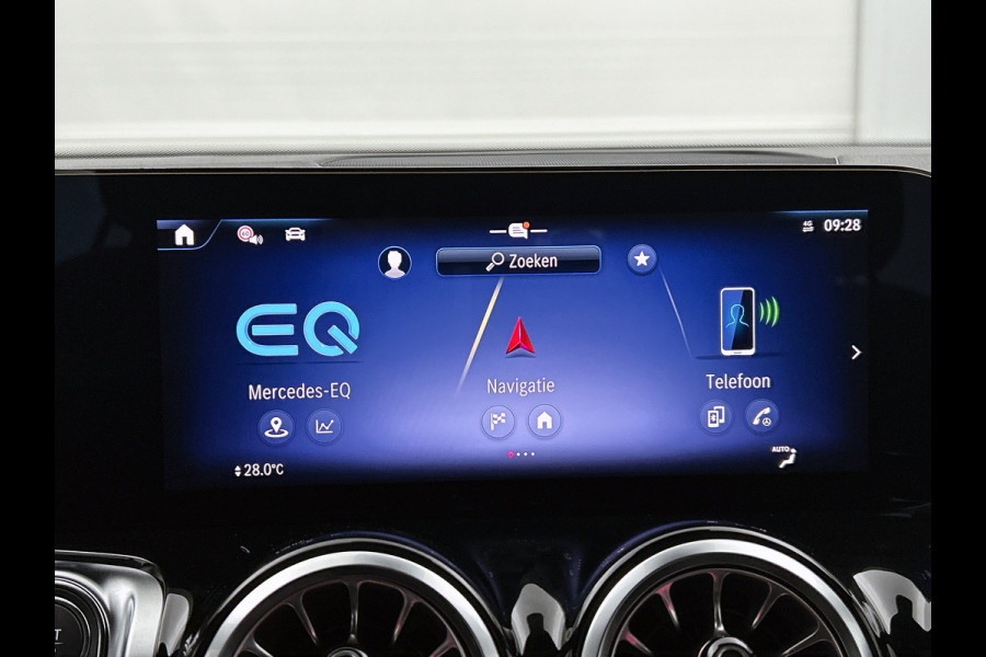 Mercedes-Benz EQB 250+ Business Solution Luxury 71 kWh | Panoramaschuifdak | Smartphone integratie | Extra USB-poorten | Stoelverwarming | Sfeerverlichting | Easypack achterklep | Dodehoekassistent |