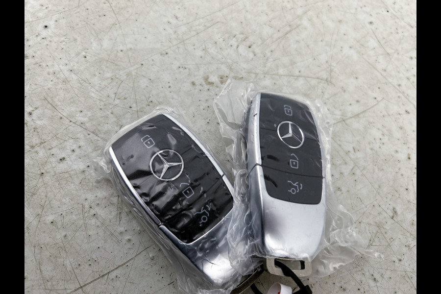 Mercedes-Benz EQB 250+ Business Solution Luxury 71 kWh | Panoramaschuifdak | Smartphone integratie | Extra USB-poorten | Stoelverwarming | Sfeerverlichting | Easypack achterklep | Dodehoekassistent |