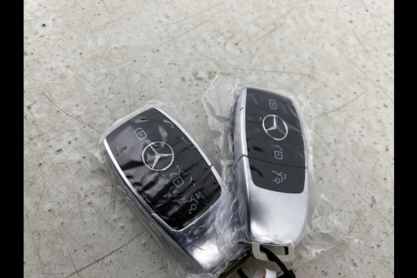 Mercedes-Benz EQB 250+ Business Solution Luxury 71 kWh | Panoramaschuifdak | Smartphone integratie | Extra USB-poorten | Stoelverwarming | Sfeerverlichting | Easypack achterklep | Dodehoekassistent |
