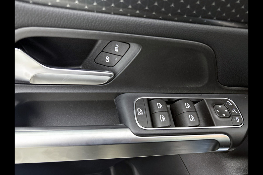 Mercedes-Benz EQB 250+ Business Solution Luxury 71 kWh | Panoramaschuifdak | Smartphone integratie | Extra USB-poorten | Stoelverwarming | Sfeerverlichting | Easypack achterklep | Dodehoekassistent |