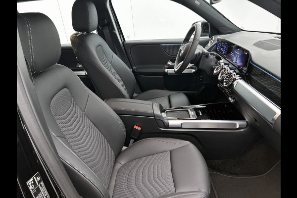 Mercedes-Benz EQB 250+ Business Solution Luxury 71 kWh | Panoramaschuifdak | Smartphone integratie | Extra USB-poorten | Stoelverwarming | Sfeerverlichting | Easypack achterklep | Dodehoekassistent |