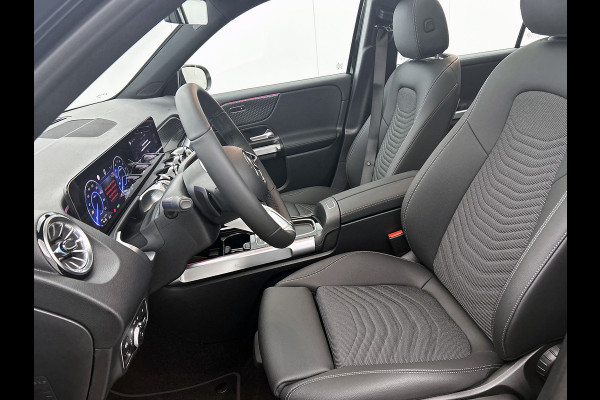 Mercedes-Benz EQB 250+ Business Solution Luxury 71 kWh | Panoramaschuifdak | Smartphone integratie | Extra USB-poorten | Stoelverwarming | Sfeerverlichting | Easypack achterklep | Dodehoekassistent |