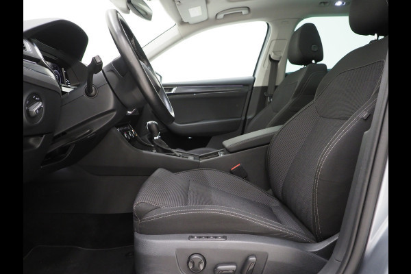 Škoda Superb Combi 1.4 TSI iV 218PK | Panoramadak | Camera | Virtual | Keyless | Sfeerlicht | Dodehoek | Memory | Carplay