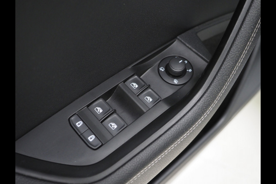 Škoda Superb Combi 1.4 TSI iV 218PK | Panoramadak | Camera | Virtual | Keyless | Sfeerlicht | Dodehoek | Memory | Carplay