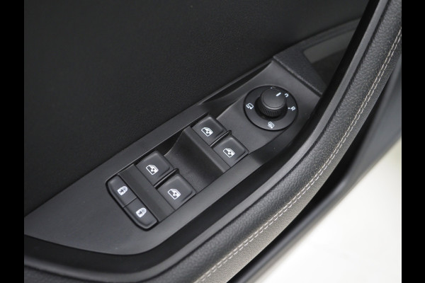 Škoda Superb Combi 1.4 TSI iV 218PK | Panoramadak | Camera | Virtual | Keyless | Sfeerlicht | Dodehoek | Memory | Carplay