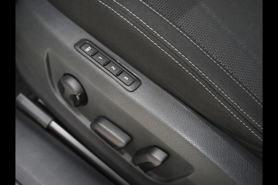 Škoda Superb Combi 1.4 TSI iV 218PK | Panoramadak | Camera | Virtual | Keyless | Sfeerlicht | Dodehoek | Memory | Carplay