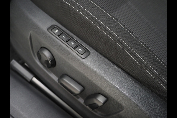 Škoda Superb Combi 1.4 TSI iV 218PK | Panoramadak | Camera | Virtual | Keyless | Sfeerlicht | Dodehoek | Memory | Carplay