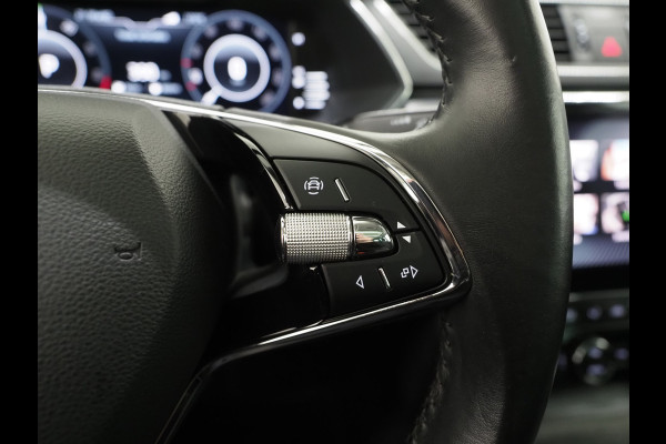 Škoda Superb Combi 1.4 TSI iV 218PK | Panoramadak | Camera | Virtual | Keyless | Sfeerlicht | Dodehoek | Memory | Carplay
