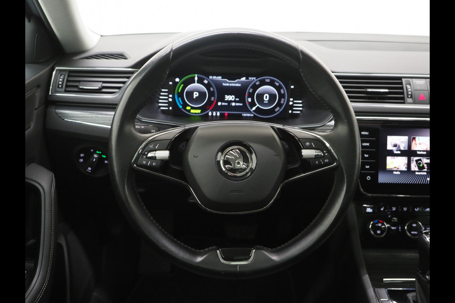 Škoda Superb Combi 1.4 TSI iV 218PK | Panoramadak | Camera | Virtual | Keyless | Sfeerlicht | Dodehoek | Memory | Carplay