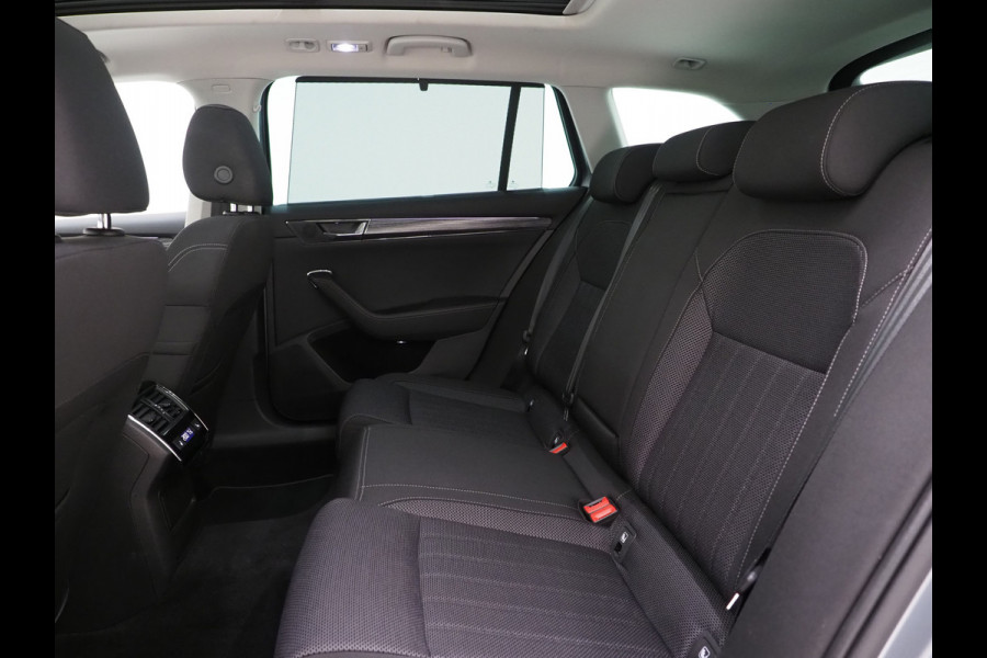 Škoda Superb Combi 1.4 TSI iV 218PK | Panoramadak | Camera | Virtual | Keyless | Sfeerlicht | Dodehoek | Memory | Carplay