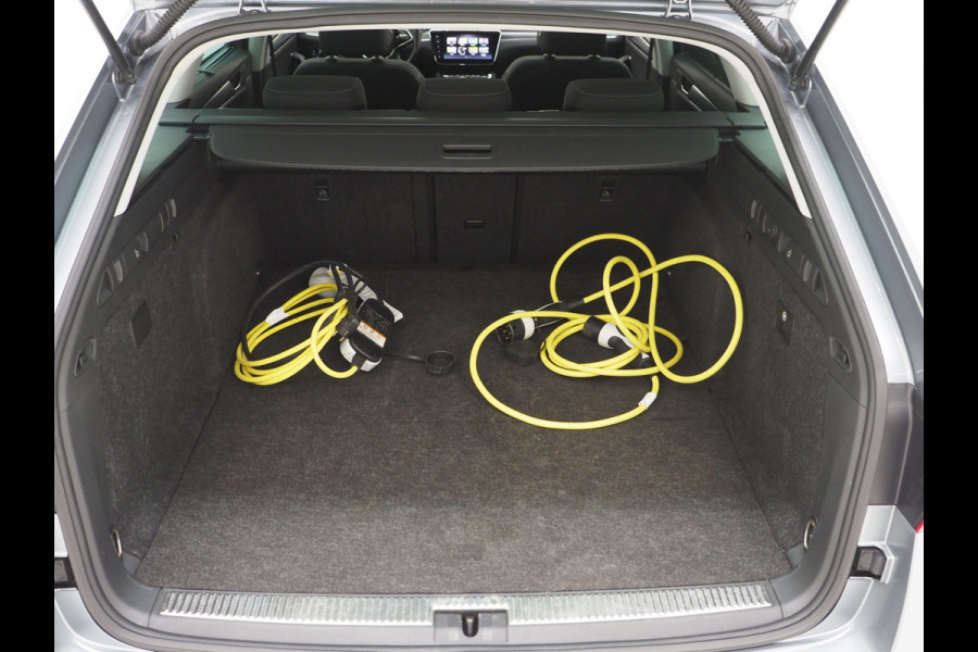 Škoda Superb Combi 1.4 TSI iV 218PK | Panoramadak | Camera | Virtual | Keyless | Sfeerlicht | Dodehoek | Memory | Carplay