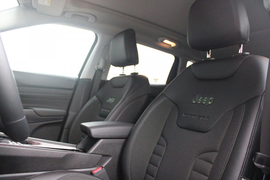 Jeep Compass 1.5T 142PK e-Hybrid NORTH STAR | SCHUIF/KANTEL DAK | UNIEKE KLEUR! "TECHNO GREEN" | WINTERPACK: STOEL/STUUR/PARKEERNSENSOREN/RUITENSPROEIER VERWARMBAAR | SAFETY PACK: 360° CAMERA/DODEHOEK BEWAKING/BUITENSPIEGELS MET INSTAPVERLICHTING | 10,1" TOUCHSCREEN MET NAVIGATIE/ADAPTIVE CRUISE CONTROL INCL LANE CENTERING ASSIST/VERKEERSBORDEN INFORMATIE/DRAADLOZE TELEFOONLADER/HANDSFREE ELEKTRISCH BEDIENBARE ACHTERKLEP | PREMIUM AUDIO SYSTEEM MET 9 SPEAKERS & SUBWOOVER "ALPINE" | KEYLESS ENTRY | DRAADLOZE APPLE CARPLAY/ANDROID AUTO | 18" LICHTMETALEN VELGEN | TWO TONE ZWART DAK |