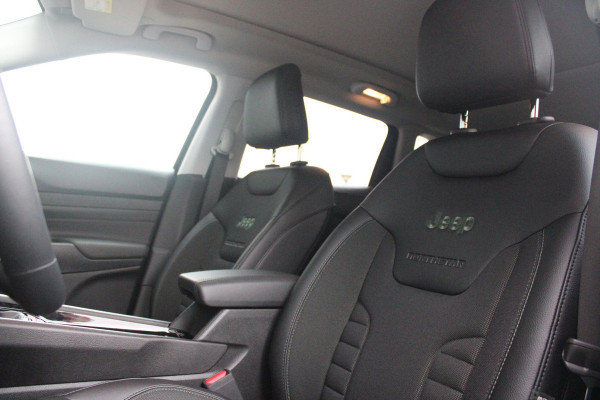 Jeep Compass 1.5T 142PK e-Hybrid NORTH STAR | SCHUIF/KANTEL DAK | UNIEKE KLEUR! "TECHNO GREEN" | WINTERPACK: STOEL/STUUR/PARKEERNSENSOREN/RUITENSPROEIER VERWARMBAAR | SAFETY PACK: 360° CAMERA/DODEHOEK BEWAKING/BUITENSPIEGELS MET INSTAPVERLICHTING | 10,1" TOUCHSCREEN MET NAVIGATIE/ADAPTIVE CRUISE CONTROL INCL LANE CENTERING ASSIST/VERKEERSBORDEN INFORMATIE/DRAADLOZE TELEFOONLADER/HANDSFREE ELEKTRISCH BEDIENBARE ACHTERKLEP | PREMIUM AUDIO SYSTEEM MET 9 SPEAKERS & SUBWOOVER "ALPINE" | KEYLESS ENTRY | DRAADLOZE APPLE CARPLAY/ANDROID AUTO | 18" LICHTMETALEN VELGEN | TWO TONE ZWART DAK |
