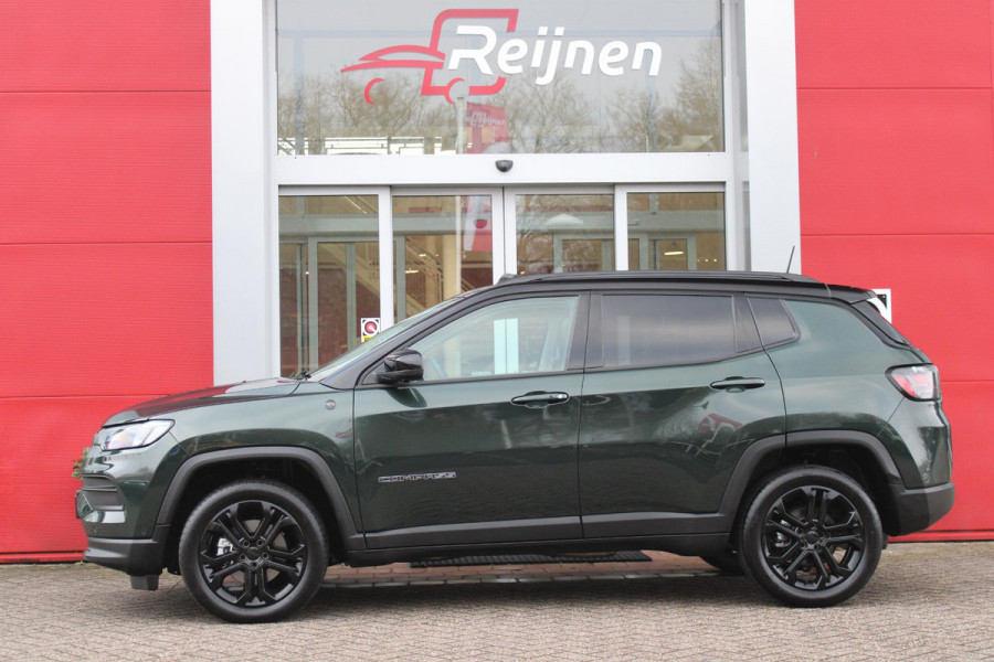 Jeep Compass 1.5T 142PK e-Hybrid NORTH STAR | SCHUIF/KANTEL DAK | UNIEKE KLEUR! "TECHNO GREEN" | WINTERPACK: STOEL/STUUR/PARKEERNSENSOREN/RUITENSPROEIER VERWARMBAAR | SAFETY PACK: 360° CAMERA/DODEHOEK BEWAKING/BUITENSPIEGELS MET INSTAPVERLICHTING | 10,1" TOUCHSCREEN MET NAVIGATIE/ADAPTIVE CRUISE CONTROL INCL LANE CENTERING ASSIST/VERKEERSBORDEN INFORMATIE/DRAADLOZE TELEFOONLADER/HANDSFREE ELEKTRISCH BEDIENBARE ACHTERKLEP | PREMIUM AUDIO SYSTEEM MET 9 SPEAKERS & SUBWOOVER "ALPINE" | KEYLESS ENTRY | DRAADLOZE APPLE CARPLAY/ANDROID AUTO | 18" LICHTMETALEN VELGEN | TWO TONE ZWART DAK |
