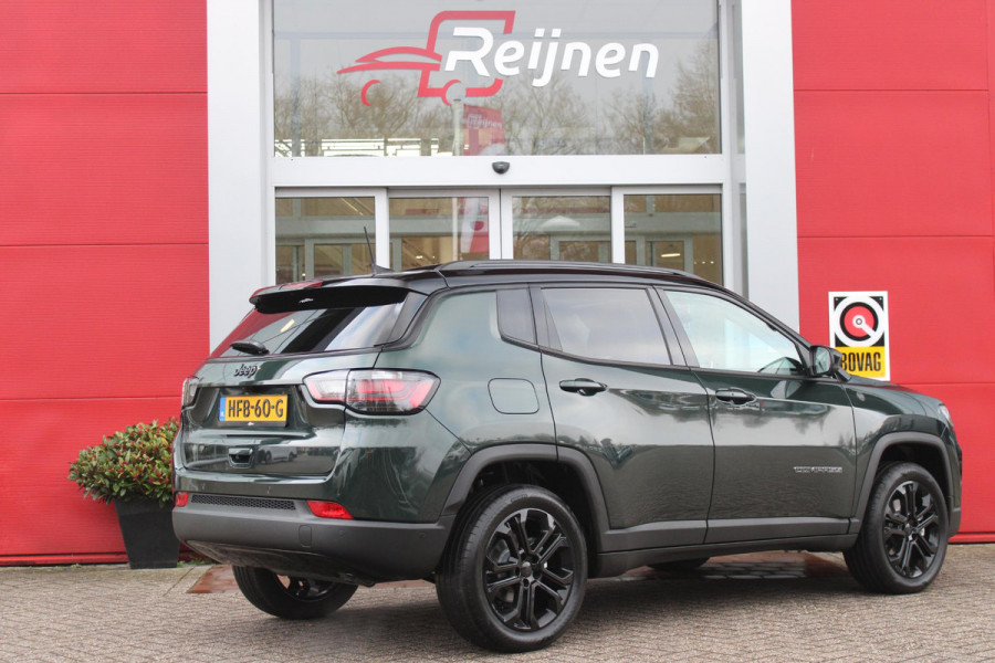 Jeep Compass 1.5T 142PK e-Hybrid NORTH STAR | SCHUIF/KANTEL DAK | UNIEKE KLEUR! "TECHNO GREEN" | WINTERPACK: STOEL/STUUR/PARKEERNSENSOREN/RUITENSPROEIER VERWARMBAAR | SAFETY PACK: 360° CAMERA/DODEHOEK BEWAKING/BUITENSPIEGELS MET INSTAPVERLICHTING | 10,1" TOUCHSCREEN MET NAVIGATIE/ADAPTIVE CRUISE CONTROL INCL LANE CENTERING ASSIST/VERKEERSBORDEN INFORMATIE/DRAADLOZE TELEFOONLADER/HANDSFREE ELEKTRISCH BEDIENBARE ACHTERKLEP | PREMIUM AUDIO SYSTEEM MET 9 SPEAKERS & SUBWOOVER "ALPINE" | KEYLESS ENTRY | DRAADLOZE APPLE CARPLAY/ANDROID AUTO | 18" LICHTMETALEN VELGEN | TWO TONE ZWART DAK |