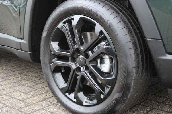 Jeep Compass 1.5T 142PK e-Hybrid NORTH STAR | SCHUIF/KANTEL DAK | UNIEKE KLEUR! "TECHNO GREEN" | WINTERPACK: STOEL/STUUR/PARKEERNSENSOREN/RUITENSPROEIER VERWARMBAAR | SAFETY PACK: 360° CAMERA/DODEHOEK BEWAKING/BUITENSPIEGELS MET INSTAPVERLICHTING | 10,1" TOUCHSCREEN MET NAVIGATIE/ADAPTIVE CRUISE CONTROL INCL LANE CENTERING ASSIST/VERKEERSBORDEN INFORMATIE/DRAADLOZE TELEFOONLADER/HANDSFREE ELEKTRISCH BEDIENBARE ACHTERKLEP | PREMIUM AUDIO SYSTEEM MET 9 SPEAKERS & SUBWOOVER "ALPINE" | KEYLESS ENTRY | DRAADLOZE APPLE CARPLAY/ANDROID AUTO | 18" LICHTMETALEN VELGEN | TWO TONE ZWART DAK |