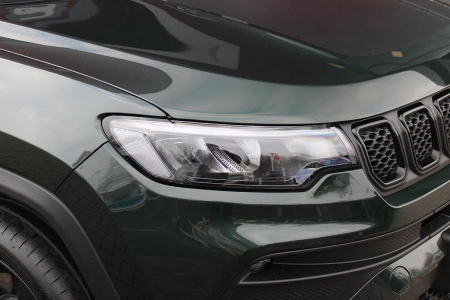 Jeep Compass 1.5T 142PK e-Hybrid NORTH STAR | SCHUIF/KANTEL DAK | UNIEKE KLEUR! "TECHNO GREEN" | WINTERPACK: STOEL/STUUR/PARKEERNSENSOREN/RUITENSPROEIER VERWARMBAAR | SAFETY PACK: 360° CAMERA/DODEHOEK BEWAKING/BUITENSPIEGELS MET INSTAPVERLICHTING | 10,1" TOUCHSCREEN MET NAVIGATIE/ADAPTIVE CRUISE CONTROL INCL LANE CENTERING ASSIST/VERKEERSBORDEN INFORMATIE/DRAADLOZE TELEFOONLADER/HANDSFREE ELEKTRISCH BEDIENBARE ACHTERKLEP | PREMIUM AUDIO SYSTEEM MET 9 SPEAKERS & SUBWOOVER "ALPINE" | KEYLESS ENTRY | DRAADLOZE APPLE CARPLAY/ANDROID AUTO | 18" LICHTMETALEN VELGEN | TWO TONE ZWART DAK |
