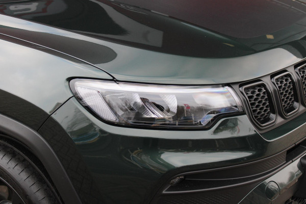 Jeep Compass 1.5T 142PK e-Hybrid NORTH STAR | SCHUIF/KANTEL DAK | UNIEKE KLEUR! "TECHNO GREEN" | WINTERPACK: STOEL/STUUR/PARKEERNSENSOREN/RUITENSPROEIER VERWARMBAAR | SAFETY PACK: 360° CAMERA/DODEHOEK BEWAKING/BUITENSPIEGELS MET INSTAPVERLICHTING | 10,1" TOUCHSCREEN MET NAVIGATIE/ADAPTIVE CRUISE CONTROL INCL LANE CENTERING ASSIST/VERKEERSBORDEN INFORMATIE/DRAADLOZE TELEFOONLADER/HANDSFREE ELEKTRISCH BEDIENBARE ACHTERKLEP | PREMIUM AUDIO SYSTEEM MET 9 SPEAKERS & SUBWOOVER "ALPINE" | KEYLESS ENTRY | DRAADLOZE APPLE CARPLAY/ANDROID AUTO | 18" LICHTMETALEN VELGEN | TWO TONE ZWART DAK |