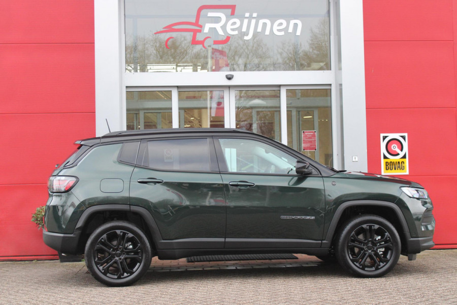 Jeep Compass 1.5T 142PK e-Hybrid NORTH STAR | SCHUIF/KANTEL DAK | UNIEKE KLEUR! "TECHNO GREEN" | WINTERPACK: STOEL/STUUR/PARKEERNSENSOREN/RUITENSPROEIER VERWARMBAAR | SAFETY PACK: 360° CAMERA/DODEHOEK BEWAKING/BUITENSPIEGELS MET INSTAPVERLICHTING | 10,1" TOUCHSCREEN MET NAVIGATIE/ADAPTIVE CRUISE CONTROL INCL LANE CENTERING ASSIST/VERKEERSBORDEN INFORMATIE/DRAADLOZE TELEFOONLADER/HANDSFREE ELEKTRISCH BEDIENBARE ACHTERKLEP | PREMIUM AUDIO SYSTEEM MET 9 SPEAKERS & SUBWOOVER "ALPINE" | KEYLESS ENTRY | DRAADLOZE APPLE CARPLAY/ANDROID AUTO | 18" LICHTMETALEN VELGEN | TWO TONE ZWART DAK |