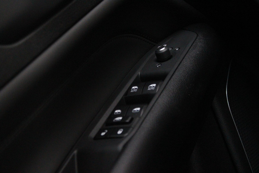 Jeep Compass 1.5T 142PK e-Hybrid NORTH STAR | SCHUIF/KANTEL DAK | UNIEKE KLEUR! "TECHNO GREEN" | WINTERPACK: STOEL/STUUR/PARKEERNSENSOREN/RUITENSPROEIER VERWARMBAAR | SAFETY PACK: 360° CAMERA/DODEHOEK BEWAKING/BUITENSPIEGELS MET INSTAPVERLICHTING | 10,1" TOUCHSCREEN MET NAVIGATIE/ADAPTIVE CRUISE CONTROL INCL LANE CENTERING ASSIST/VERKEERSBORDEN INFORMATIE/DRAADLOZE TELEFOONLADER/HANDSFREE ELEKTRISCH BEDIENBARE ACHTERKLEP | PREMIUM AUDIO SYSTEEM MET 9 SPEAKERS & SUBWOOVER "ALPINE" | KEYLESS ENTRY | DRAADLOZE APPLE CARPLAY/ANDROID AUTO | 18" LICHTMETALEN VELGEN | TWO TONE ZWART DAK |