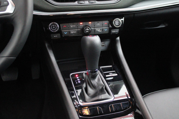 Jeep Compass 1.5T 142PK e-Hybrid NORTH STAR | SCHUIF/KANTEL DAK | UNIEKE KLEUR! "TECHNO GREEN" | WINTERPACK: STOEL/STUUR/PARKEERNSENSOREN/RUITENSPROEIER VERWARMBAAR | SAFETY PACK: 360° CAMERA/DODEHOEK BEWAKING/BUITENSPIEGELS MET INSTAPVERLICHTING | 10,1" TOUCHSCREEN MET NAVIGATIE/ADAPTIVE CRUISE CONTROL INCL LANE CENTERING ASSIST/VERKEERSBORDEN INFORMATIE/DRAADLOZE TELEFOONLADER/HANDSFREE ELEKTRISCH BEDIENBARE ACHTERKLEP | PREMIUM AUDIO SYSTEEM MET 9 SPEAKERS & SUBWOOVER "ALPINE" | KEYLESS ENTRY | DRAADLOZE APPLE CARPLAY/ANDROID AUTO | 18" LICHTMETALEN VELGEN | TWO TONE ZWART DAK |