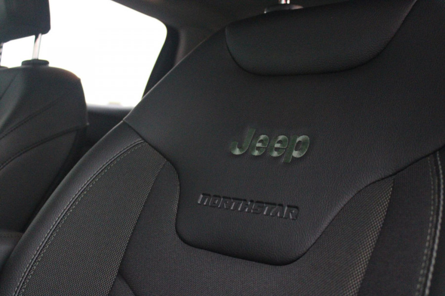 Jeep Compass 1.5T 142PK e-Hybrid NORTH STAR | SCHUIF/KANTEL DAK | UNIEKE KLEUR! "TECHNO GREEN" | WINTERPACK: STOEL/STUUR/PARKEERNSENSOREN/RUITENSPROEIER VERWARMBAAR | SAFETY PACK: 360° CAMERA/DODEHOEK BEWAKING/BUITENSPIEGELS MET INSTAPVERLICHTING | 10,1" TOUCHSCREEN MET NAVIGATIE/ADAPTIVE CRUISE CONTROL INCL LANE CENTERING ASSIST/VERKEERSBORDEN INFORMATIE/DRAADLOZE TELEFOONLADER/HANDSFREE ELEKTRISCH BEDIENBARE ACHTERKLEP | PREMIUM AUDIO SYSTEEM MET 9 SPEAKERS & SUBWOOVER "ALPINE" | KEYLESS ENTRY | DRAADLOZE APPLE CARPLAY/ANDROID AUTO | 18" LICHTMETALEN VELGEN | TWO TONE ZWART DAK |