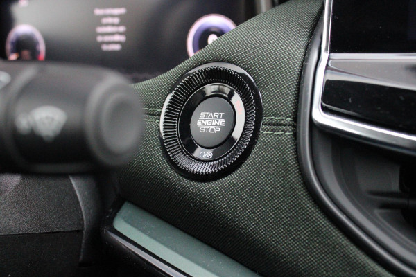 Jeep Compass 1.5T 142PK e-Hybrid NORTH STAR | SCHUIF/KANTEL DAK | UNIEKE KLEUR! "TECHNO GREEN" | WINTERPACK: STOEL/STUUR/PARKEERNSENSOREN/RUITENSPROEIER VERWARMBAAR | SAFETY PACK: 360° CAMERA/DODEHOEK BEWAKING/BUITENSPIEGELS MET INSTAPVERLICHTING | 10,1" TOUCHSCREEN MET NAVIGATIE/ADAPTIVE CRUISE CONTROL INCL LANE CENTERING ASSIST/VERKEERSBORDEN INFORMATIE/DRAADLOZE TELEFOONLADER/HANDSFREE ELEKTRISCH BEDIENBARE ACHTERKLEP | PREMIUM AUDIO SYSTEEM MET 9 SPEAKERS & SUBWOOVER "ALPINE" | KEYLESS ENTRY | DRAADLOZE APPLE CARPLAY/ANDROID AUTO | 18" LICHTMETALEN VELGEN | TWO TONE ZWART DAK |