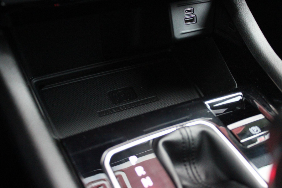 Jeep Compass 1.5T 142PK e-Hybrid NORTH STAR | SCHUIF/KANTEL DAK | UNIEKE KLEUR! "TECHNO GREEN" | WINTERPACK: STOEL/STUUR/PARKEERNSENSOREN/RUITENSPROEIER VERWARMBAAR | SAFETY PACK: 360° CAMERA/DODEHOEK BEWAKING/BUITENSPIEGELS MET INSTAPVERLICHTING | 10,1" TOUCHSCREEN MET NAVIGATIE/ADAPTIVE CRUISE CONTROL INCL LANE CENTERING ASSIST/VERKEERSBORDEN INFORMATIE/DRAADLOZE TELEFOONLADER/HANDSFREE ELEKTRISCH BEDIENBARE ACHTERKLEP | PREMIUM AUDIO SYSTEEM MET 9 SPEAKERS & SUBWOOVER "ALPINE" | KEYLESS ENTRY | DRAADLOZE APPLE CARPLAY/ANDROID AUTO | 18" LICHTMETALEN VELGEN | TWO TONE ZWART DAK |