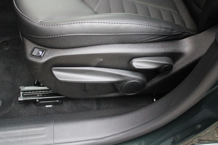 Jeep Compass 1.5T 142PK e-Hybrid NORTH STAR | SCHUIF/KANTEL DAK | UNIEKE KLEUR! "TECHNO GREEN" | WINTERPACK: STOEL/STUUR/PARKEERNSENSOREN/RUITENSPROEIER VERWARMBAAR | SAFETY PACK: 360° CAMERA/DODEHOEK BEWAKING/BUITENSPIEGELS MET INSTAPVERLICHTING | 10,1" TOUCHSCREEN MET NAVIGATIE/ADAPTIVE CRUISE CONTROL INCL LANE CENTERING ASSIST/VERKEERSBORDEN INFORMATIE/DRAADLOZE TELEFOONLADER/HANDSFREE ELEKTRISCH BEDIENBARE ACHTERKLEP | PREMIUM AUDIO SYSTEEM MET 9 SPEAKERS & SUBWOOVER "ALPINE" | KEYLESS ENTRY | DRAADLOZE APPLE CARPLAY/ANDROID AUTO | 18" LICHTMETALEN VELGEN | TWO TONE ZWART DAK |