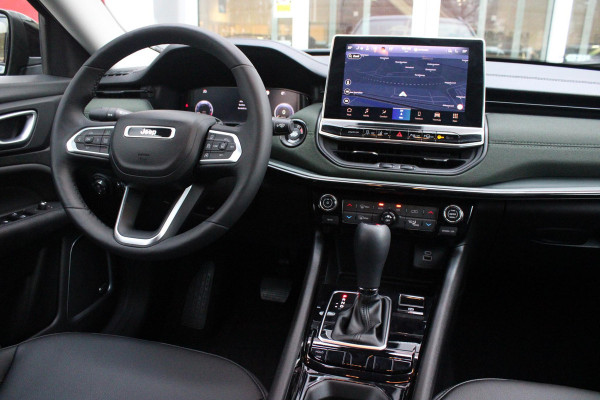 Jeep Compass 1.5T 142PK e-Hybrid NORTH STAR | SCHUIF/KANTEL DAK | UNIEKE KLEUR! "TECHNO GREEN" | WINTERPACK: STOEL/STUUR/PARKEERNSENSOREN/RUITENSPROEIER VERWARMBAAR | SAFETY PACK: 360° CAMERA/DODEHOEK BEWAKING/BUITENSPIEGELS MET INSTAPVERLICHTING | 10,1" TOUCHSCREEN MET NAVIGATIE/ADAPTIVE CRUISE CONTROL INCL LANE CENTERING ASSIST/VERKEERSBORDEN INFORMATIE/DRAADLOZE TELEFOONLADER/HANDSFREE ELEKTRISCH BEDIENBARE ACHTERKLEP | PREMIUM AUDIO SYSTEEM MET 9 SPEAKERS & SUBWOOVER "ALPINE" | KEYLESS ENTRY | DRAADLOZE APPLE CARPLAY/ANDROID AUTO | 18" LICHTMETALEN VELGEN | TWO TONE ZWART DAK |