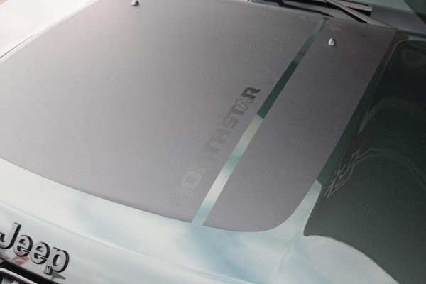 Jeep Compass 1.5T 142PK e-Hybrid NORTH STAR | SCHUIF/KANTEL DAK | UNIEKE KLEUR! "TECHNO GREEN" | WINTERPACK: STOEL/STUUR/PARKEERNSENSOREN/RUITENSPROEIER VERWARMBAAR | SAFETY PACK: 360° CAMERA/DODEHOEK BEWAKING/BUITENSPIEGELS MET INSTAPVERLICHTING | 10,1" TOUCHSCREEN MET NAVIGATIE/ADAPTIVE CRUISE CONTROL INCL LANE CENTERING ASSIST/VERKEERSBORDEN INFORMATIE/DRAADLOZE TELEFOONLADER/HANDSFREE ELEKTRISCH BEDIENBARE ACHTERKLEP | PREMIUM AUDIO SYSTEEM MET 9 SPEAKERS & SUBWOOVER "ALPINE" | KEYLESS ENTRY | DRAADLOZE APPLE CARPLAY/ANDROID AUTO | 18" LICHTMETALEN VELGEN | TWO TONE ZWART DAK |