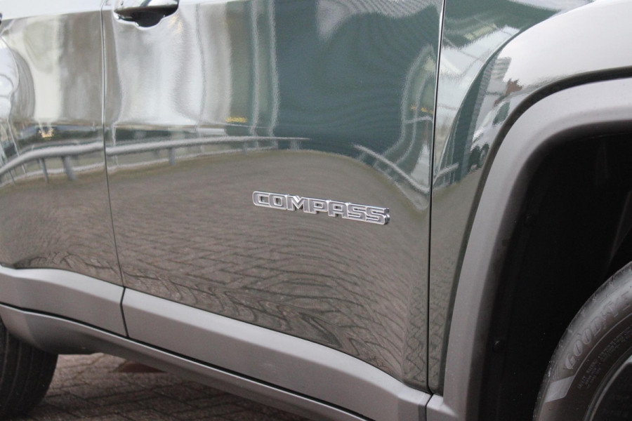 Jeep Compass 1.5T 142PK e-Hybrid NORTH STAR | SCHUIF/KANTEL DAK | UNIEKE KLEUR! "TECHNO GREEN" | WINTERPACK: STOEL/STUUR/PARKEERNSENSOREN/RUITENSPROEIER VERWARMBAAR | SAFETY PACK: 360° CAMERA/DODEHOEK BEWAKING/BUITENSPIEGELS MET INSTAPVERLICHTING | 10,1" TOUCHSCREEN MET NAVIGATIE/ADAPTIVE CRUISE CONTROL INCL LANE CENTERING ASSIST/VERKEERSBORDEN INFORMATIE/DRAADLOZE TELEFOONLADER/HANDSFREE ELEKTRISCH BEDIENBARE ACHTERKLEP | PREMIUM AUDIO SYSTEEM MET 9 SPEAKERS & SUBWOOVER "ALPINE" | KEYLESS ENTRY | DRAADLOZE APPLE CARPLAY/ANDROID AUTO | 18" LICHTMETALEN VELGEN | TWO TONE ZWART DAK |