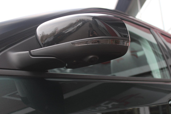 Jeep Compass 1.5T 142PK e-Hybrid NORTH STAR | SCHUIF/KANTEL DAK | UNIEKE KLEUR! "TECHNO GREEN" | WINTERPACK: STOEL/STUUR/PARKEERNSENSOREN/RUITENSPROEIER VERWARMBAAR | SAFETY PACK: 360° CAMERA/DODEHOEK BEWAKING/BUITENSPIEGELS MET INSTAPVERLICHTING | 10,1" TOUCHSCREEN MET NAVIGATIE/ADAPTIVE CRUISE CONTROL INCL LANE CENTERING ASSIST/VERKEERSBORDEN INFORMATIE/DRAADLOZE TELEFOONLADER/HANDSFREE ELEKTRISCH BEDIENBARE ACHTERKLEP | PREMIUM AUDIO SYSTEEM MET 9 SPEAKERS & SUBWOOVER "ALPINE" | KEYLESS ENTRY | DRAADLOZE APPLE CARPLAY/ANDROID AUTO | 18" LICHTMETALEN VELGEN | TWO TONE ZWART DAK |