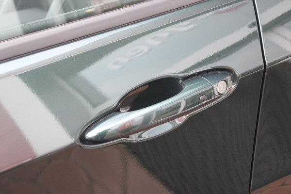 Jeep Compass 1.5T 142PK e-Hybrid NORTH STAR | SCHUIF/KANTEL DAK | UNIEKE KLEUR! "TECHNO GREEN" | WINTERPACK: STOEL/STUUR/PARKEERNSENSOREN/RUITENSPROEIER VERWARMBAAR | SAFETY PACK: 360° CAMERA/DODEHOEK BEWAKING/BUITENSPIEGELS MET INSTAPVERLICHTING | 10,1" TOUCHSCREEN MET NAVIGATIE/ADAPTIVE CRUISE CONTROL INCL LANE CENTERING ASSIST/VERKEERSBORDEN INFORMATIE/DRAADLOZE TELEFOONLADER/HANDSFREE ELEKTRISCH BEDIENBARE ACHTERKLEP | PREMIUM AUDIO SYSTEEM MET 9 SPEAKERS & SUBWOOVER "ALPINE" | KEYLESS ENTRY | DRAADLOZE APPLE CARPLAY/ANDROID AUTO | 18" LICHTMETALEN VELGEN | TWO TONE ZWART DAK |