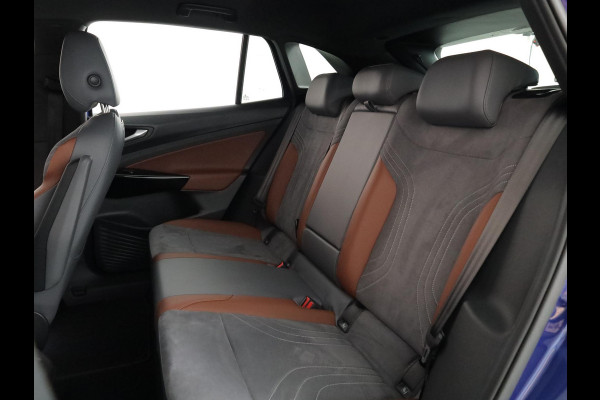 Volkswagen ID.4 First 77 kWh 204 pk | Navigatie | Warmtepomp | Trekhaak (wegklapbaar) | Parkeersensoren | Achteruitrijcamera | Stoelverwarming |SOH 88%