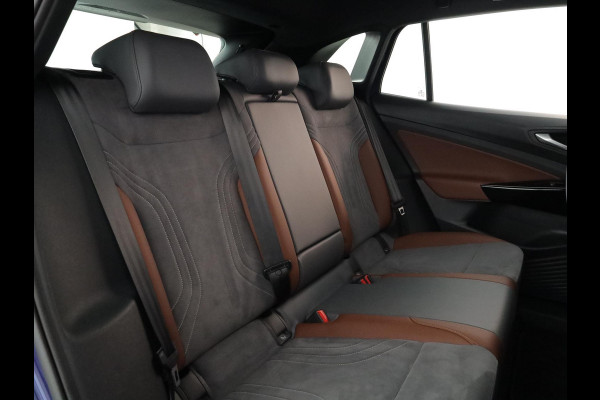 Volkswagen ID.4 First 77 kWh 204 pk | Navigatie | Warmtepomp | Trekhaak (wegklapbaar) | Parkeersensoren | Achteruitrijcamera | Stoelverwarming |SOH 88%