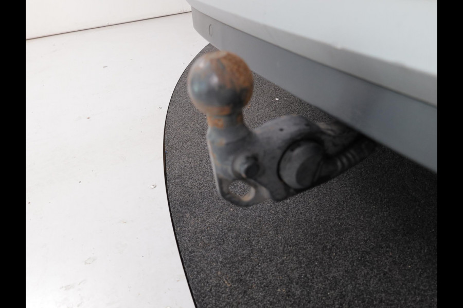 Volkswagen ID.4 First 77 kWh 204 pk | Navigatie | Warmtepomp | Trekhaak (wegklapbaar) | Parkeersensoren | Achteruitrijcamera | Stoelverwarming |SOH 88%