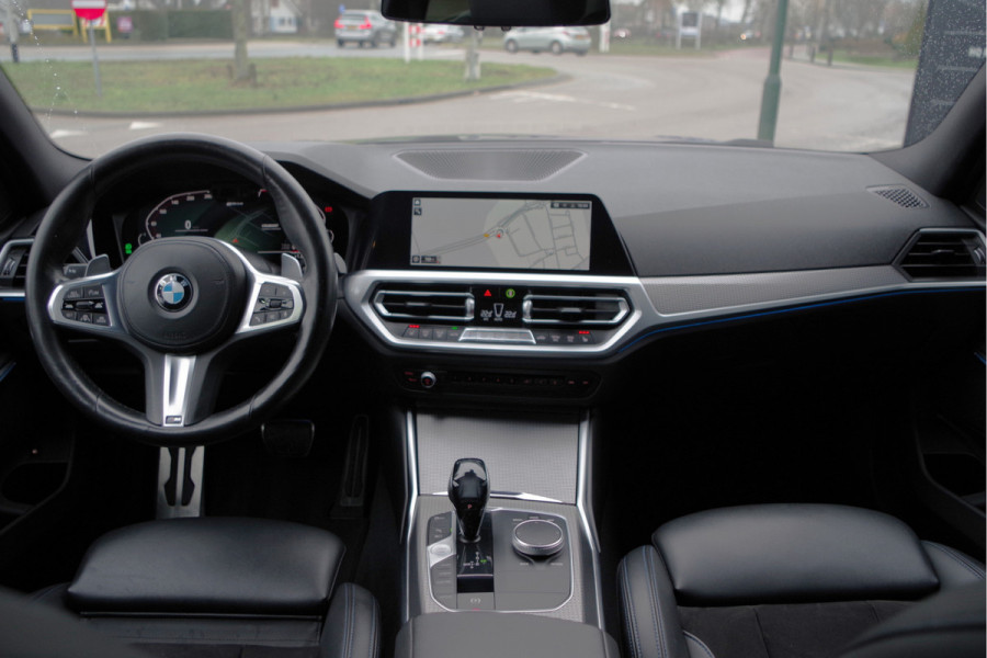 BMW 3-serie 330e 293 PK High Executive M-Sport PHEV, Adap. Cruise Control, Head-Up, Camera, Carplay,
