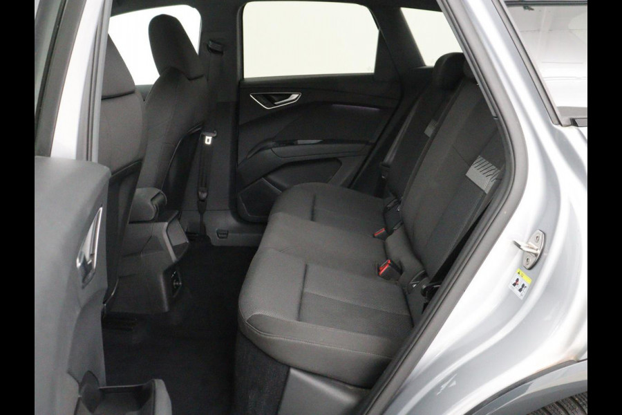 Audi Q4 e-tron 40 Launch edition Advanced 77 kWh | Stoelverwarming | Trekhaak | Adaptive cruise | Camera | Matrix LED | Navigatie | Carplay | Audi Sound | Parkeerhulp